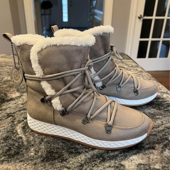 J/SLIDES Shoes - J/slides boot size 8